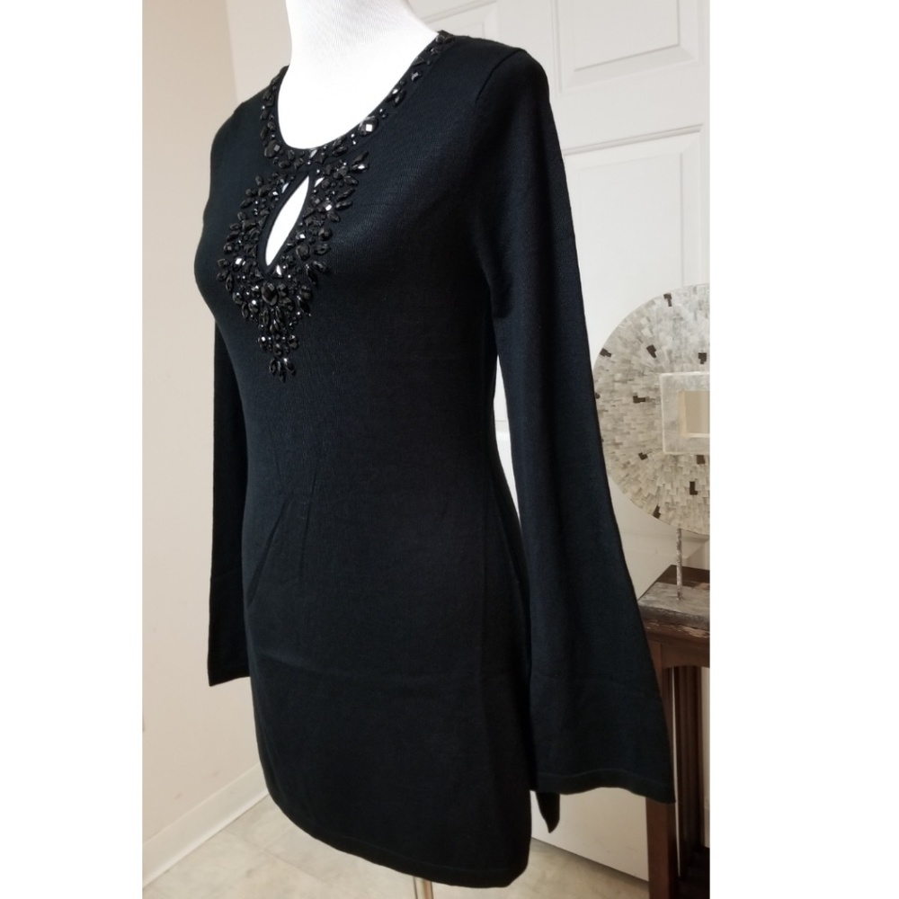 🆕️⬇️🎉HOST PICK🎉 Esperanza Black Embellished Peep Hole Sweater - Picture 3 of 8